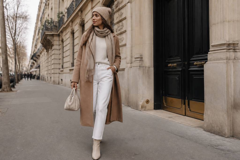 Look jean blanc hiver : idées de tenues chic pour la saison froide