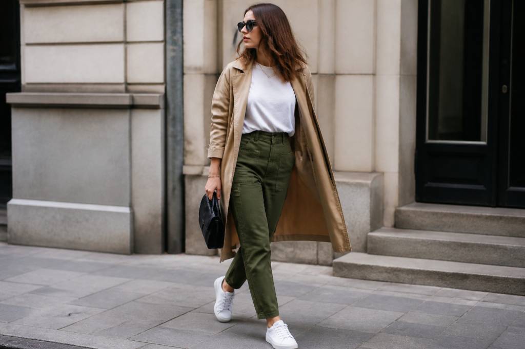 Comment associer la couleur kaki avec style