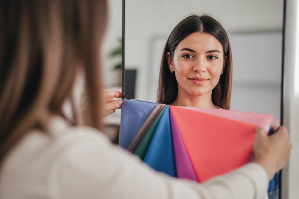 Colorimétrie visage : comment choisir les couleurs qui vous mettent en valeur